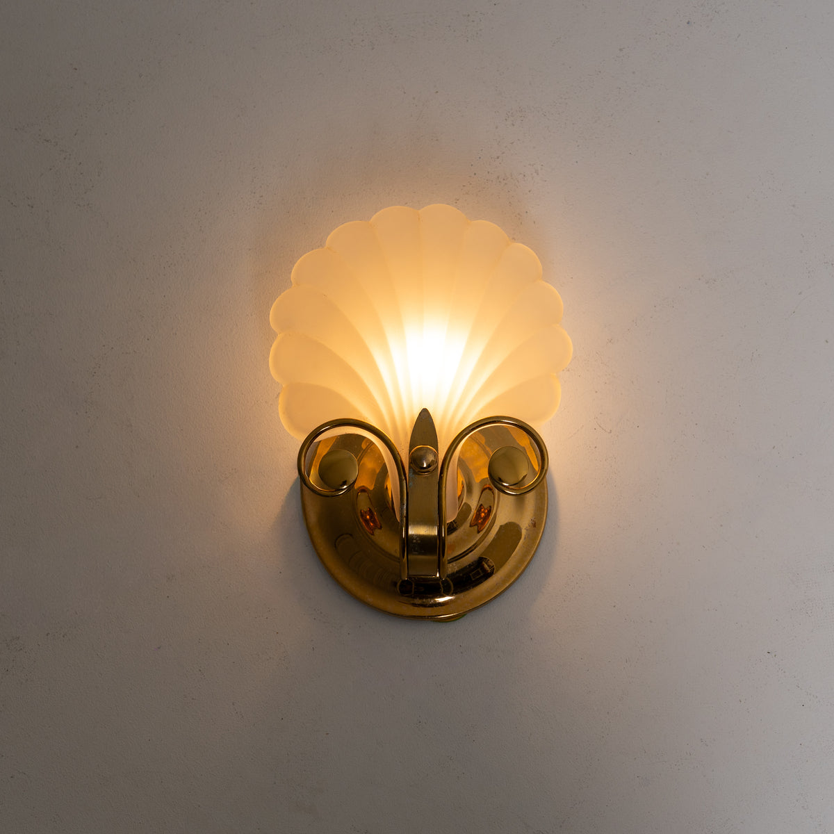 PAIR OF SHELL WALL SCONCES BY DEKNUDT
