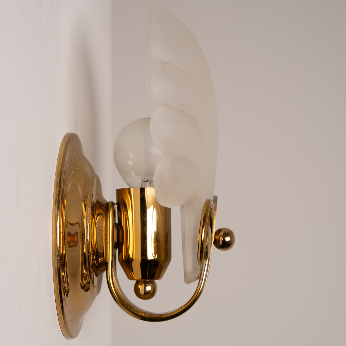 PAIR OF SHELL WALL SCONCES BY DEKNUDT