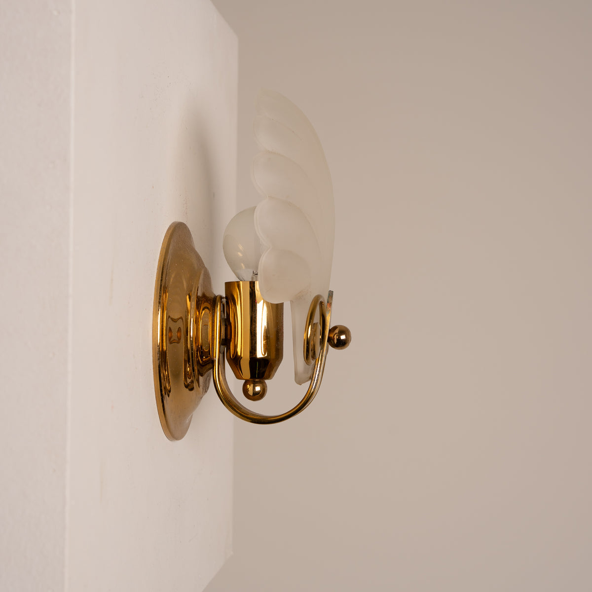 PAIR OF SHELL WALL SCONCES BY DEKNUDT