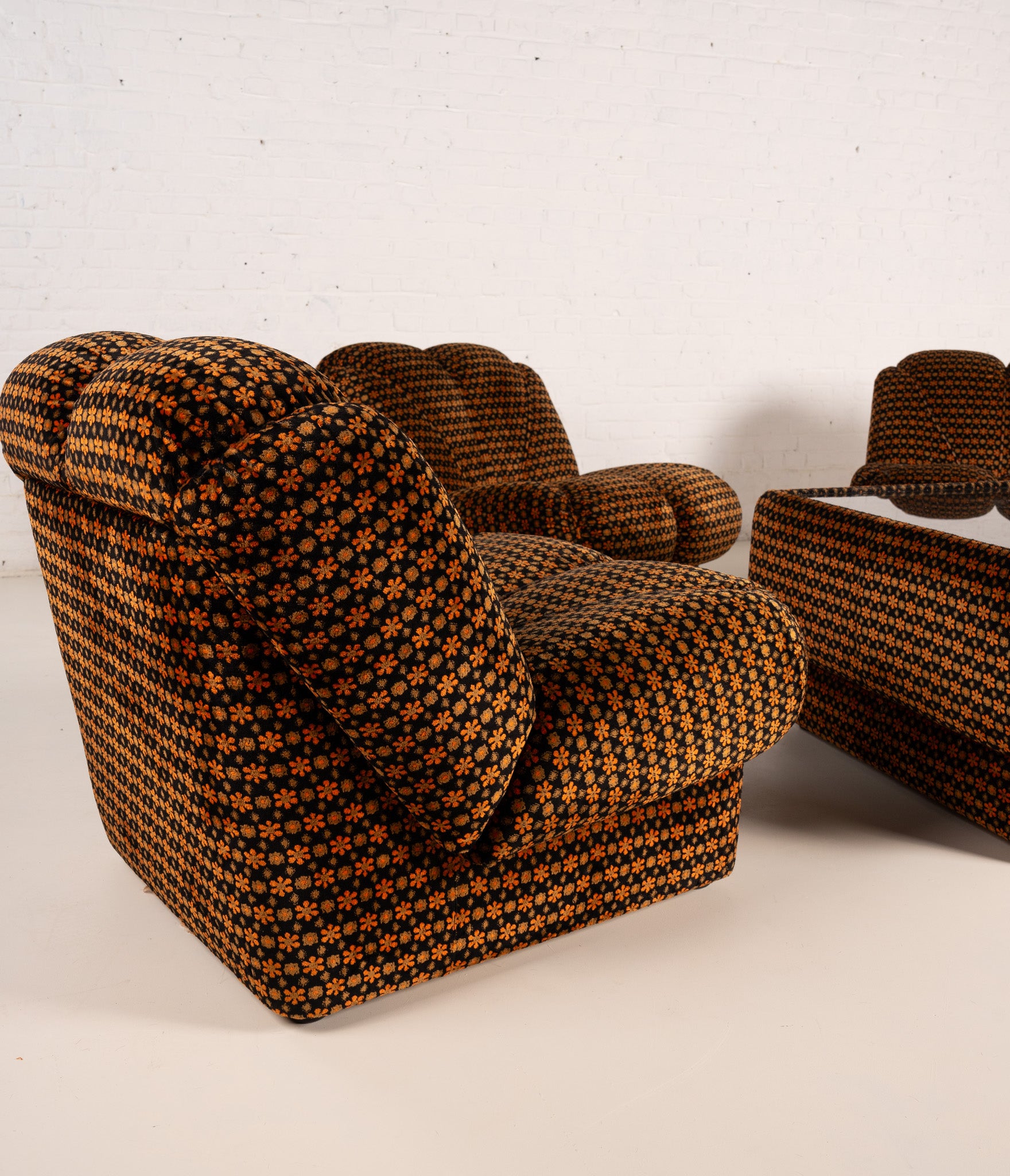 Modulaire bank en tafel met bloemenprint uit de jaren 70