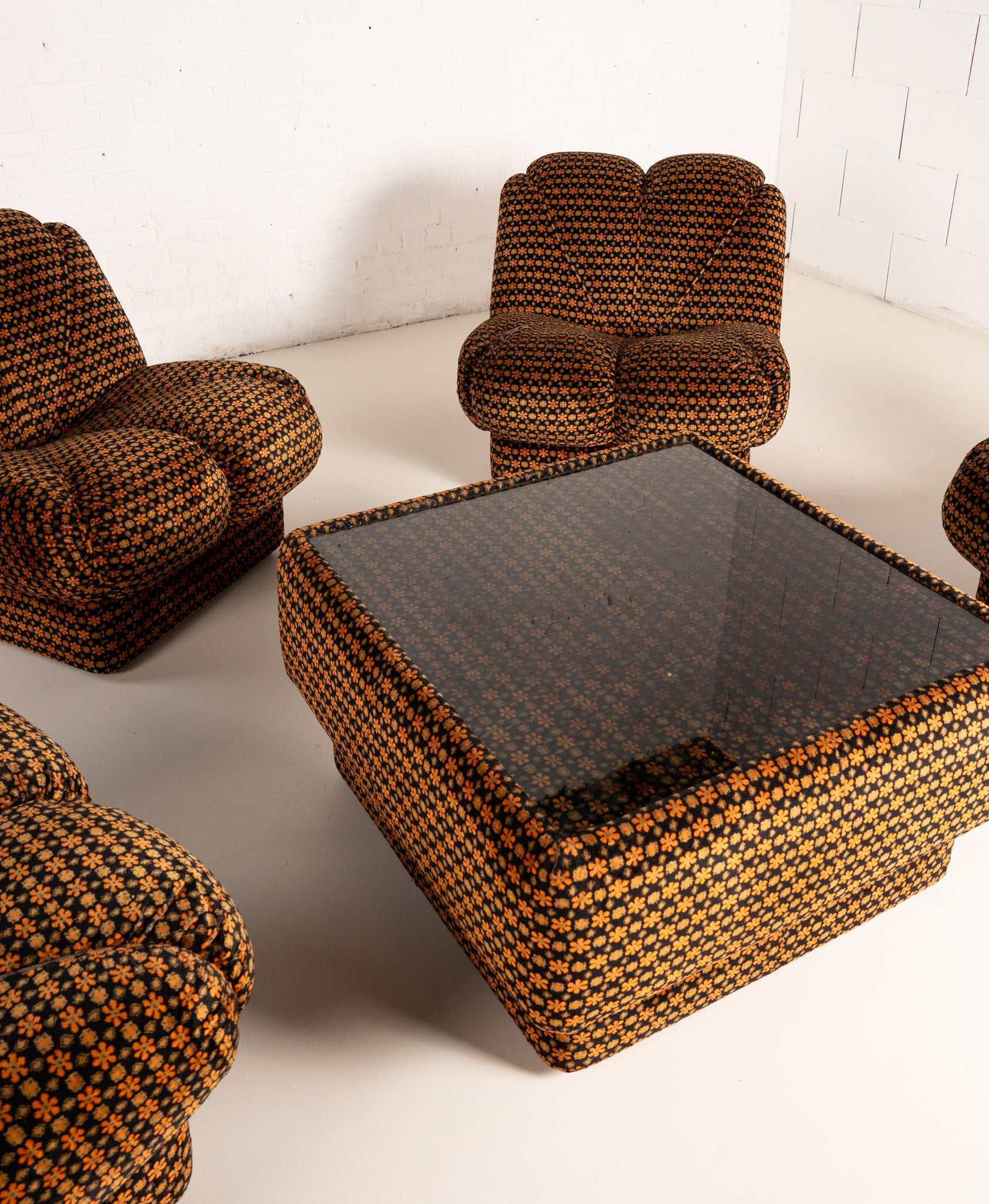 Modulaire bank en tafel met bloemenprint uit de jaren 70