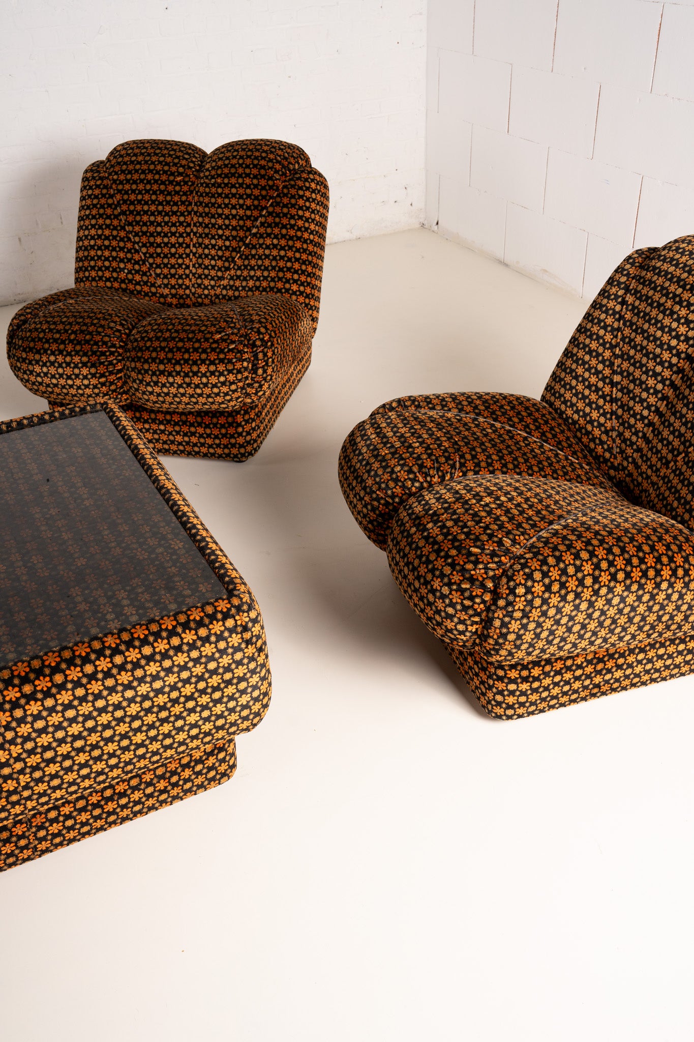 Modulaire bank en tafel met bloemenprint uit de jaren 70