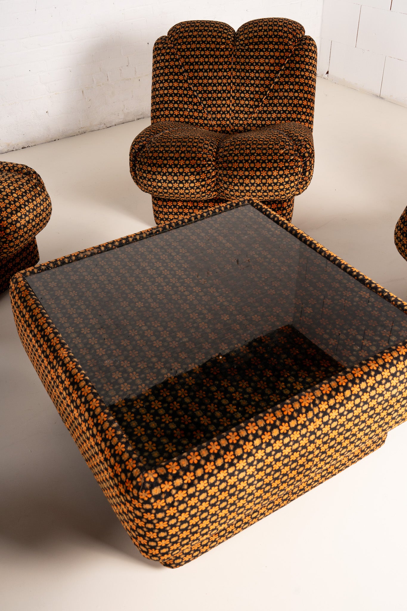 Modulaire bank en tafel met bloemenprint uit de jaren 70