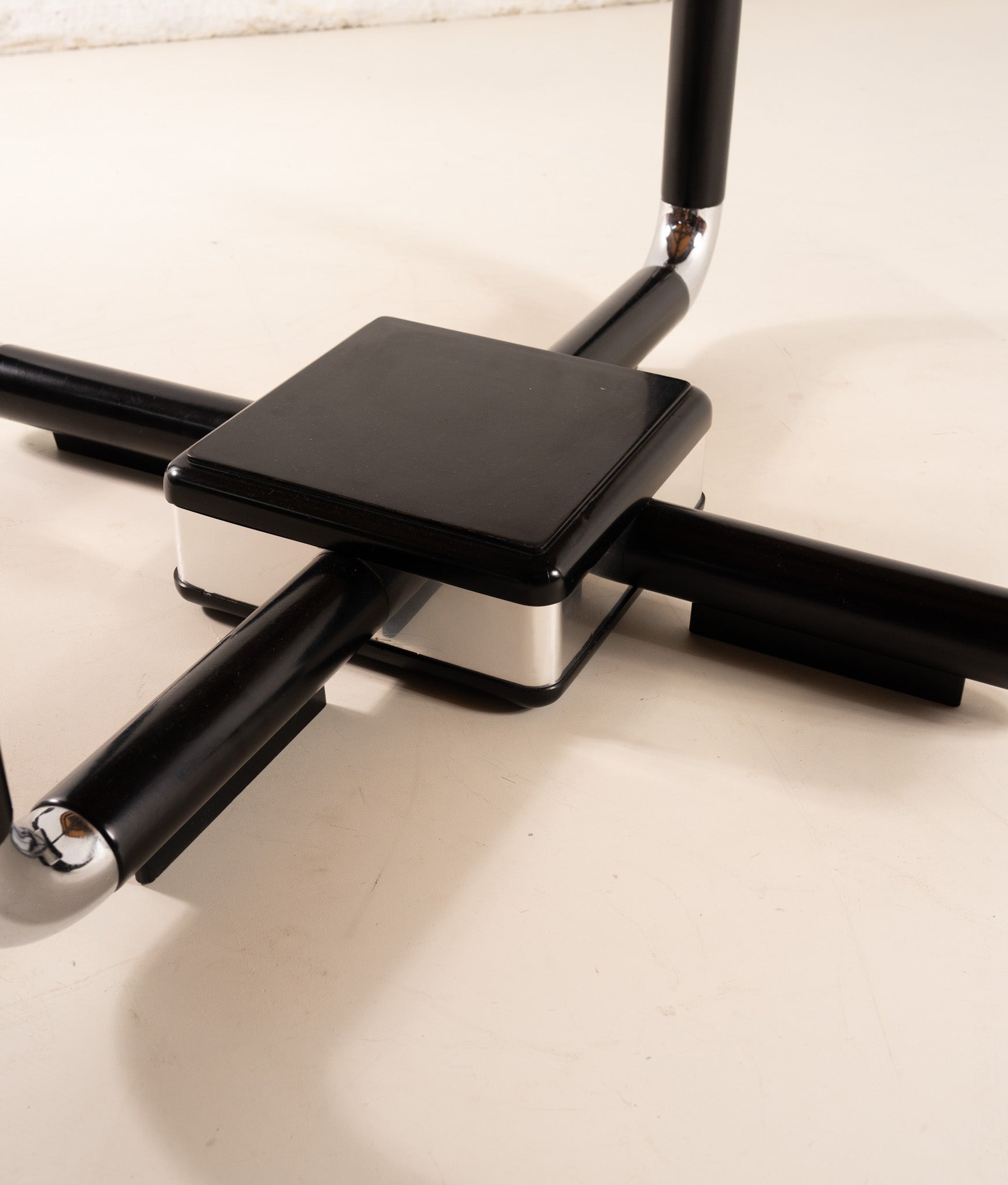 ROBUUSTE HOUTEN TAFEL UIT DE JAREN 80