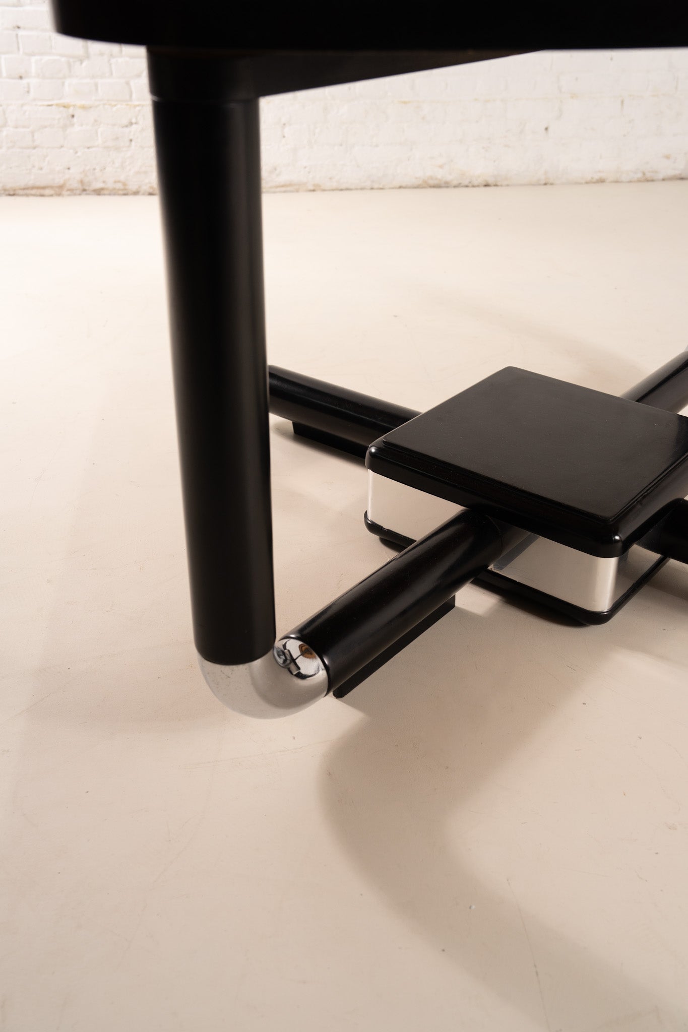 ROBUUSTE HOUTEN TAFEL UIT DE JAREN 80