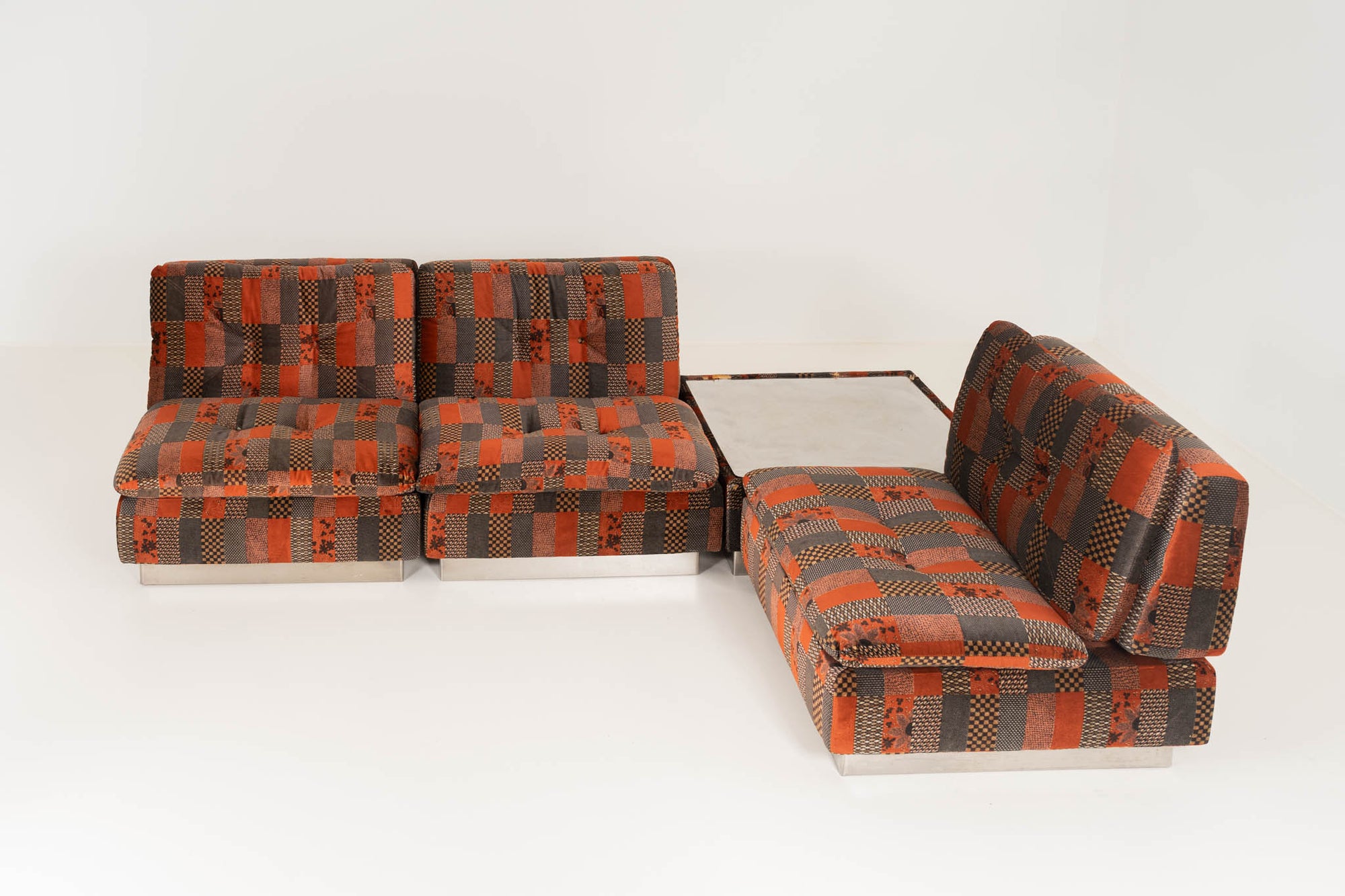 (On hold) Giovanni Offredi for Saporiti – Modular Velvet Sofa Set with Coffee Table, Italy 1970s