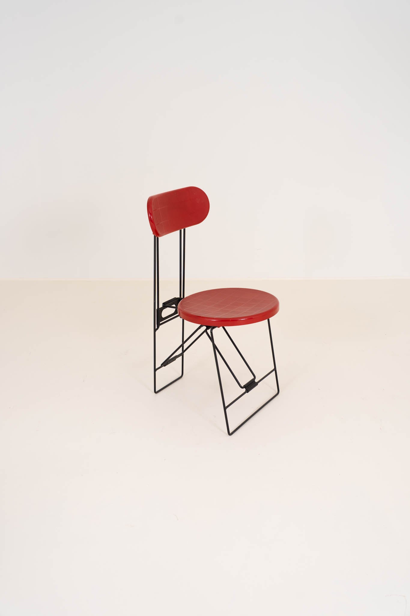 Cricketstoel van Andries Van Onck – Donkerrood