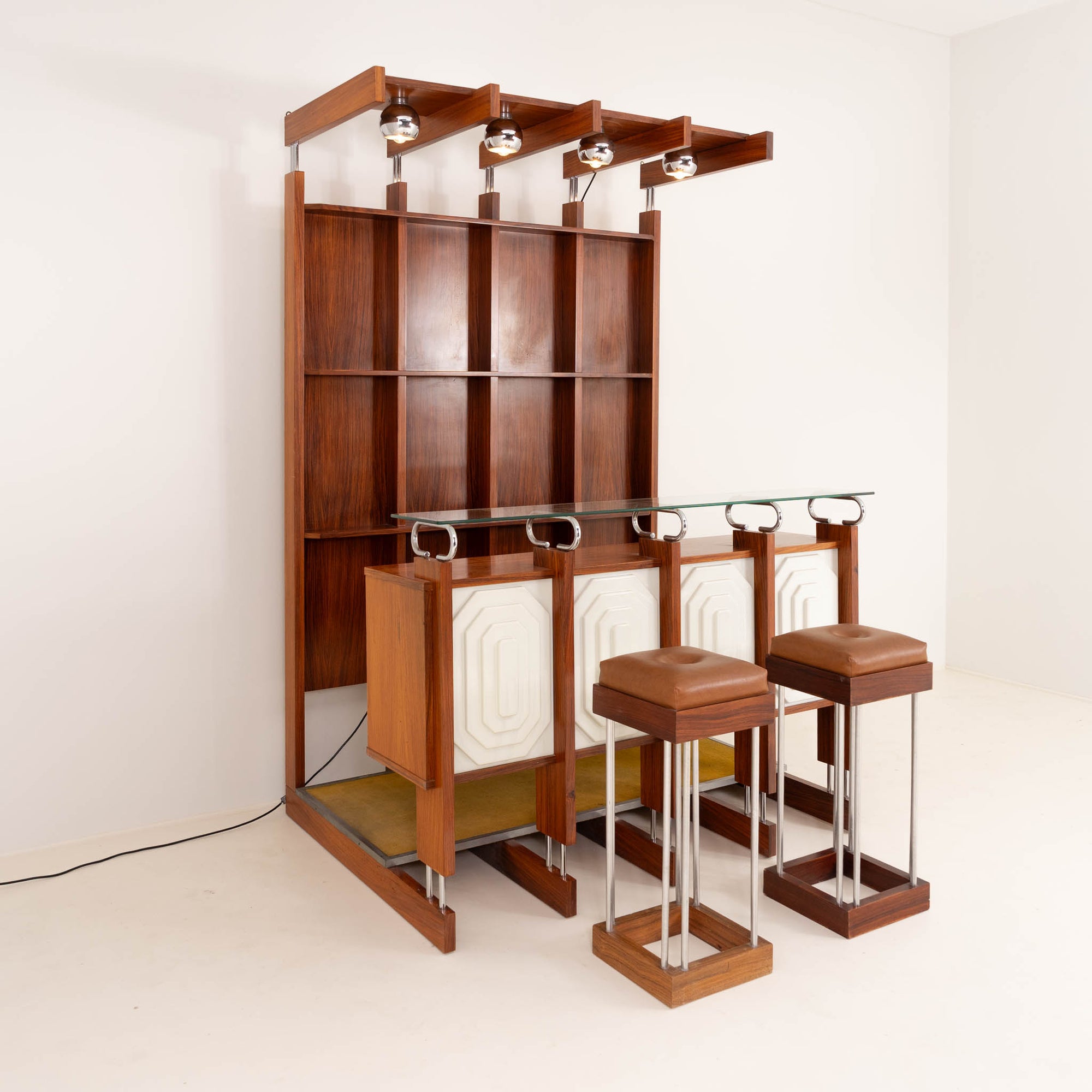 Zeldzame Italiaanse bar met krukken