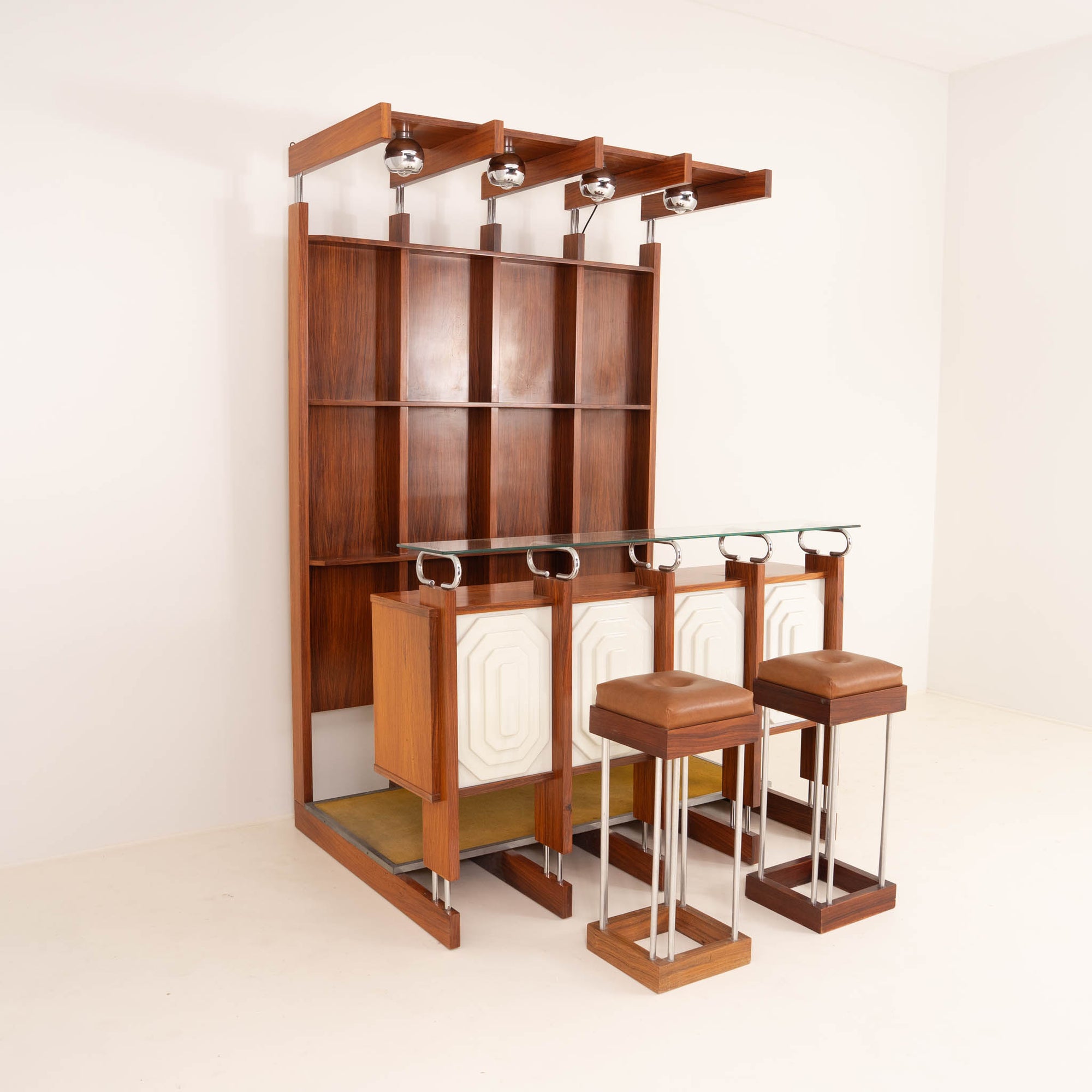 Zeldzame Italiaanse bar met krukken