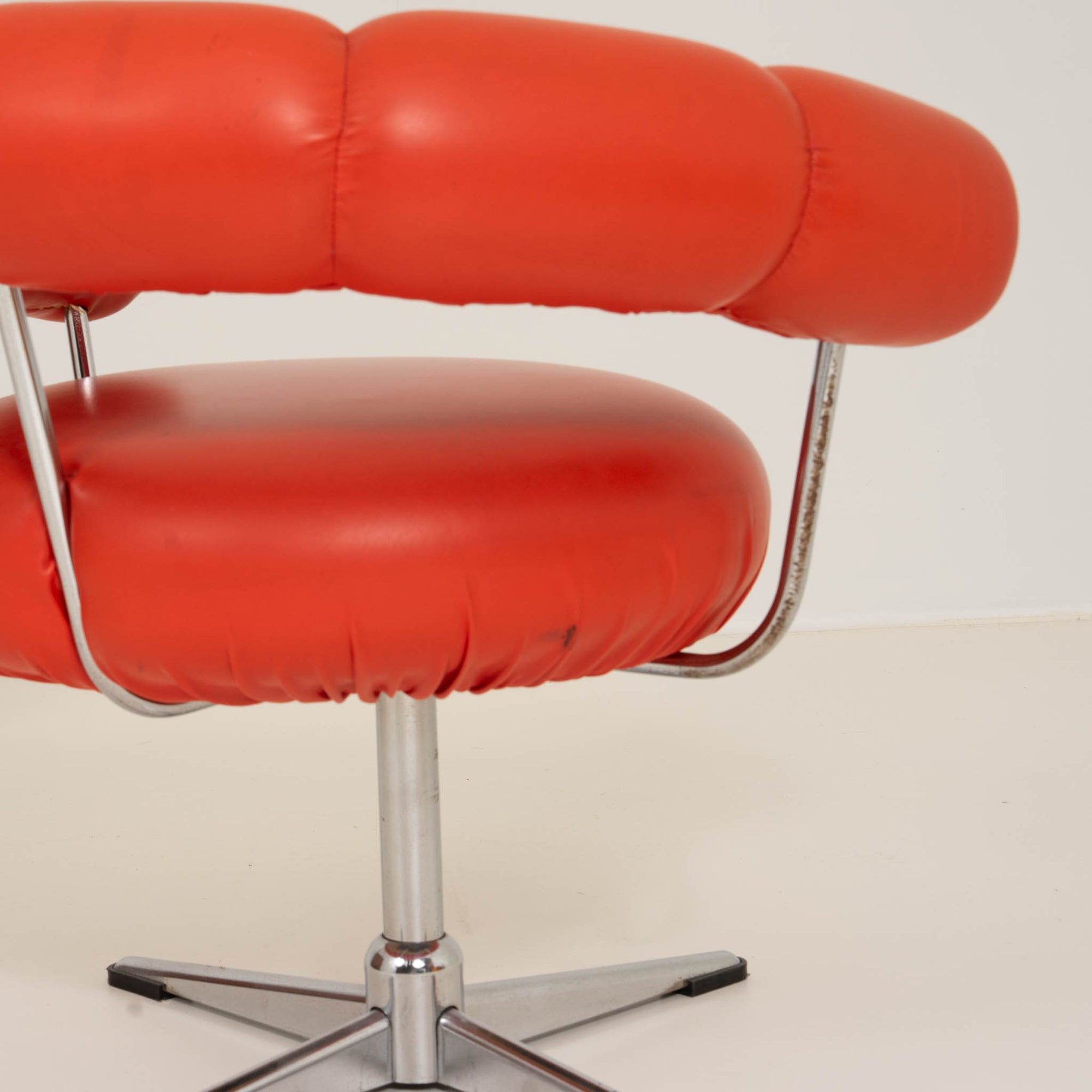 Vintage Swirl Chair in Orange Leatherette