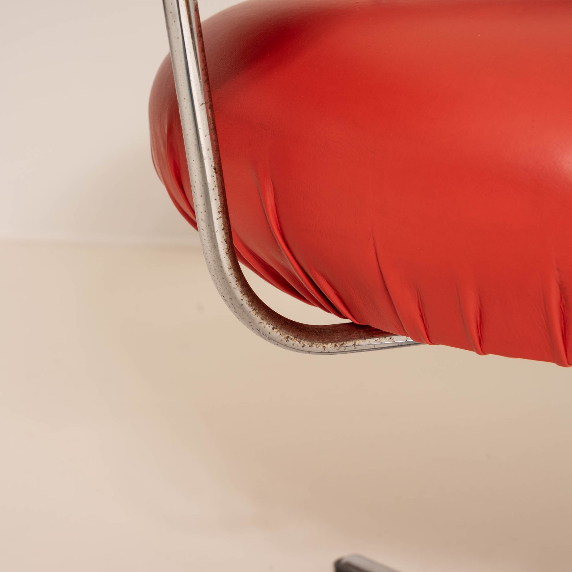 Vintage Swirl Chair in Orange Leatherette
