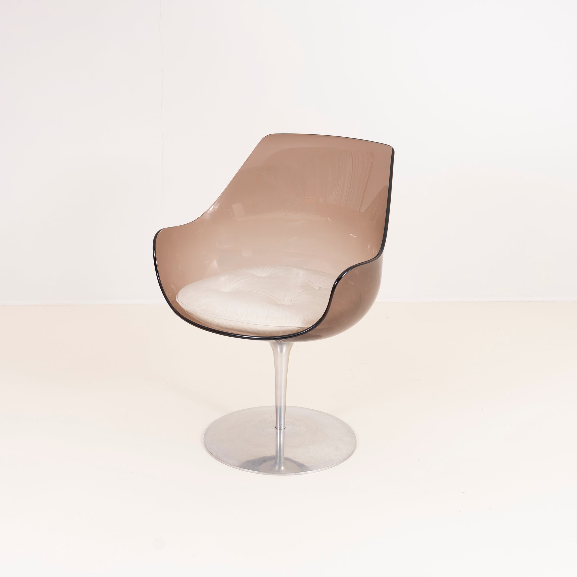 Champagne Chair – Estelle & Erwin Laverne