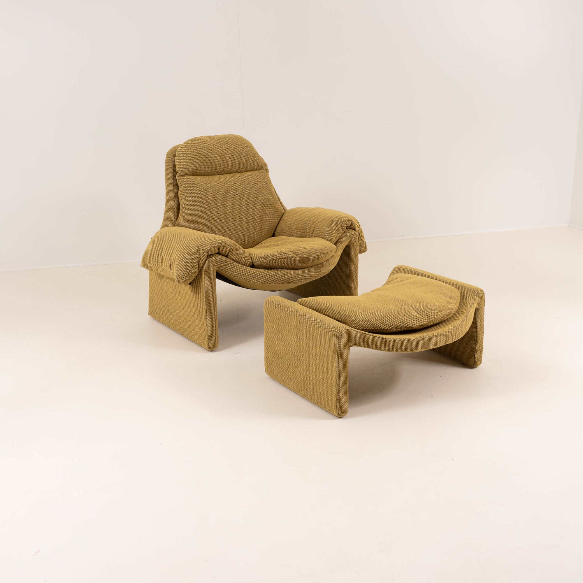 Vittorio Introini — P60 Lounge Chair & Ottoman, Saporiti,