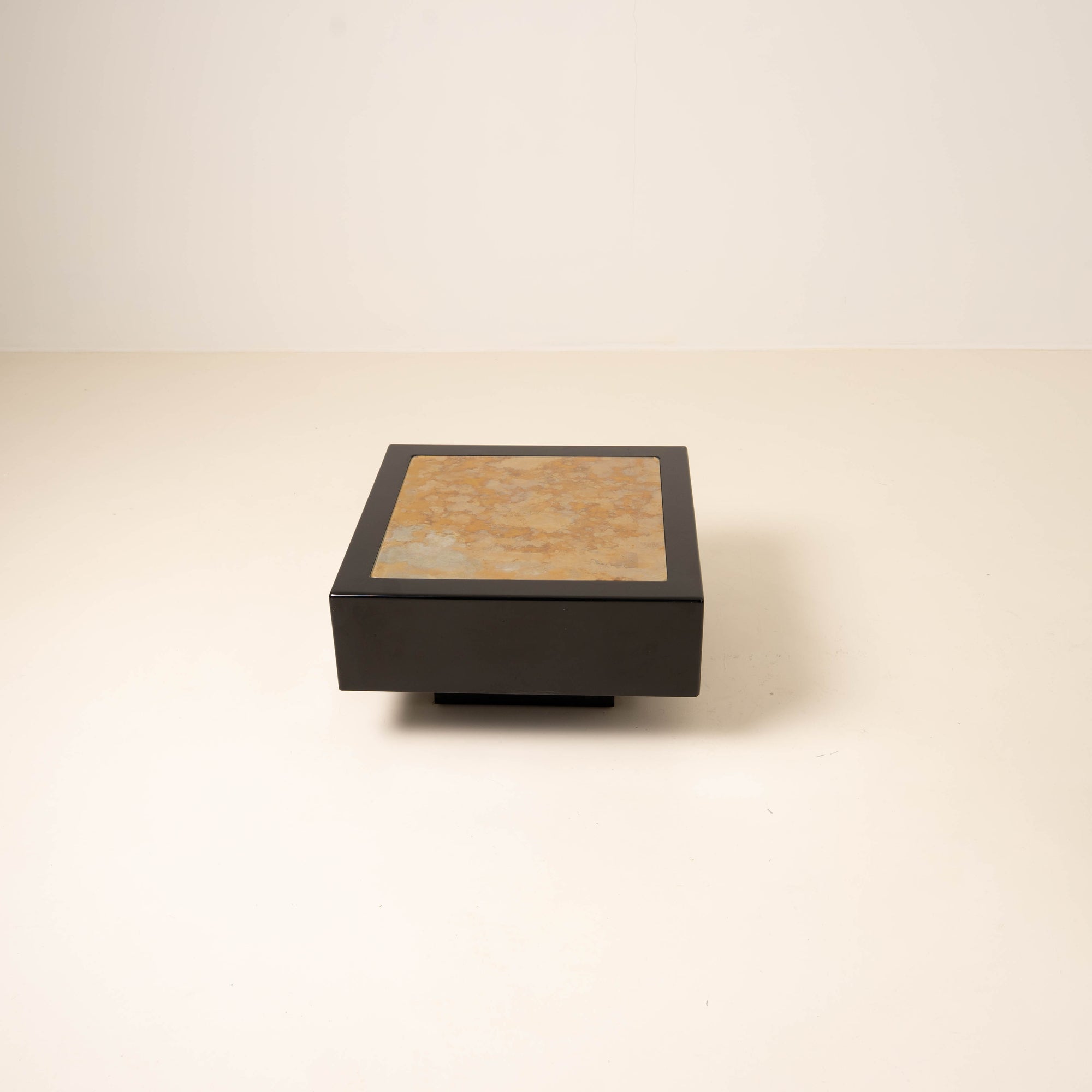 Vintage Coffee Table in Resin and Gold-Leaf Églomisé Glass, 1970–1980