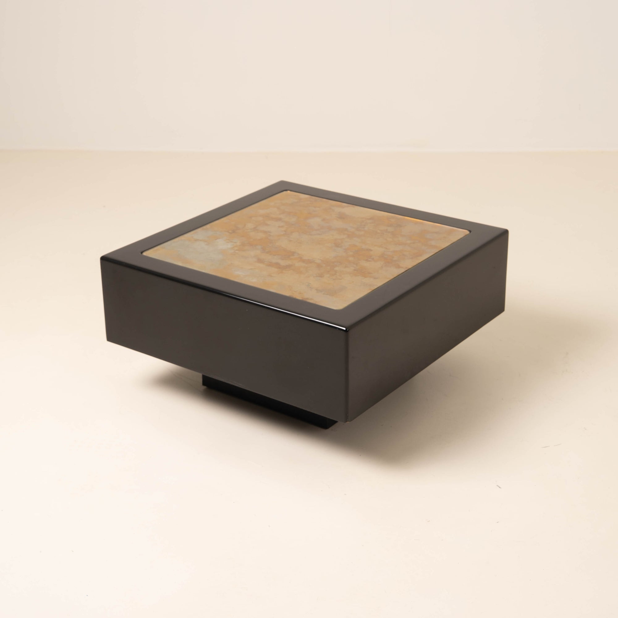 Vintage Coffee Table in Resin and Gold-Leaf Églomisé Glass, 1970–1980