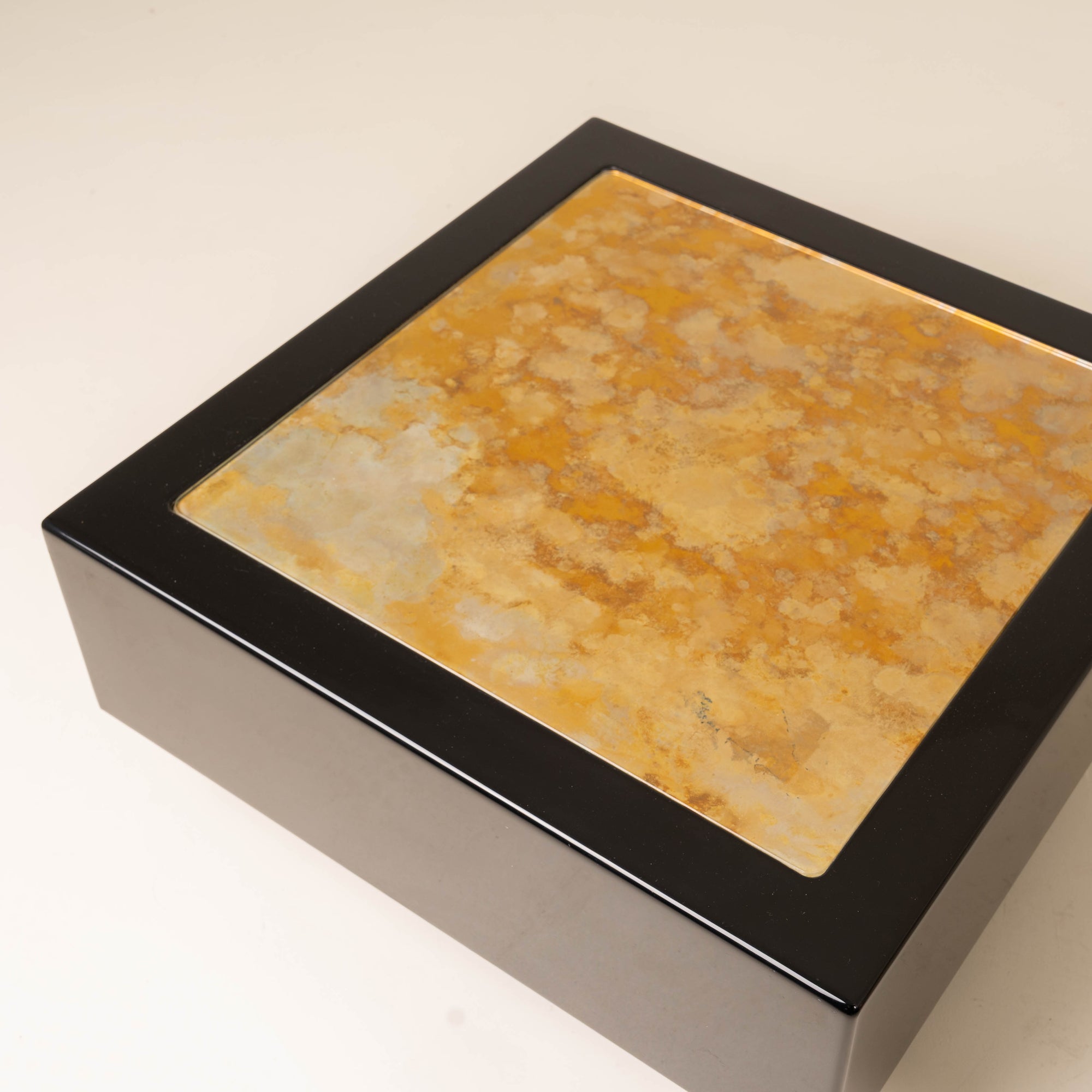 Vintage Coffee Table in Resin and Gold-Leaf Églomisé Glass, 1970–1980