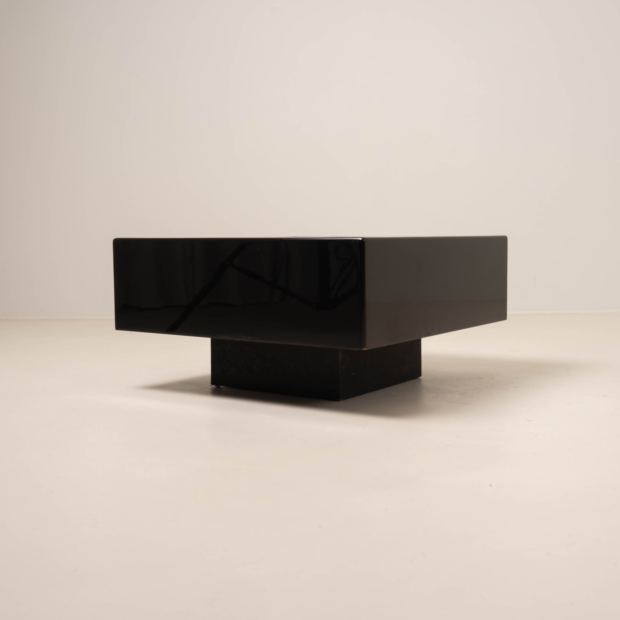 Vintage Coffee Table in Resin and Gold-Leaf Églomisé Glass, 1970–1980