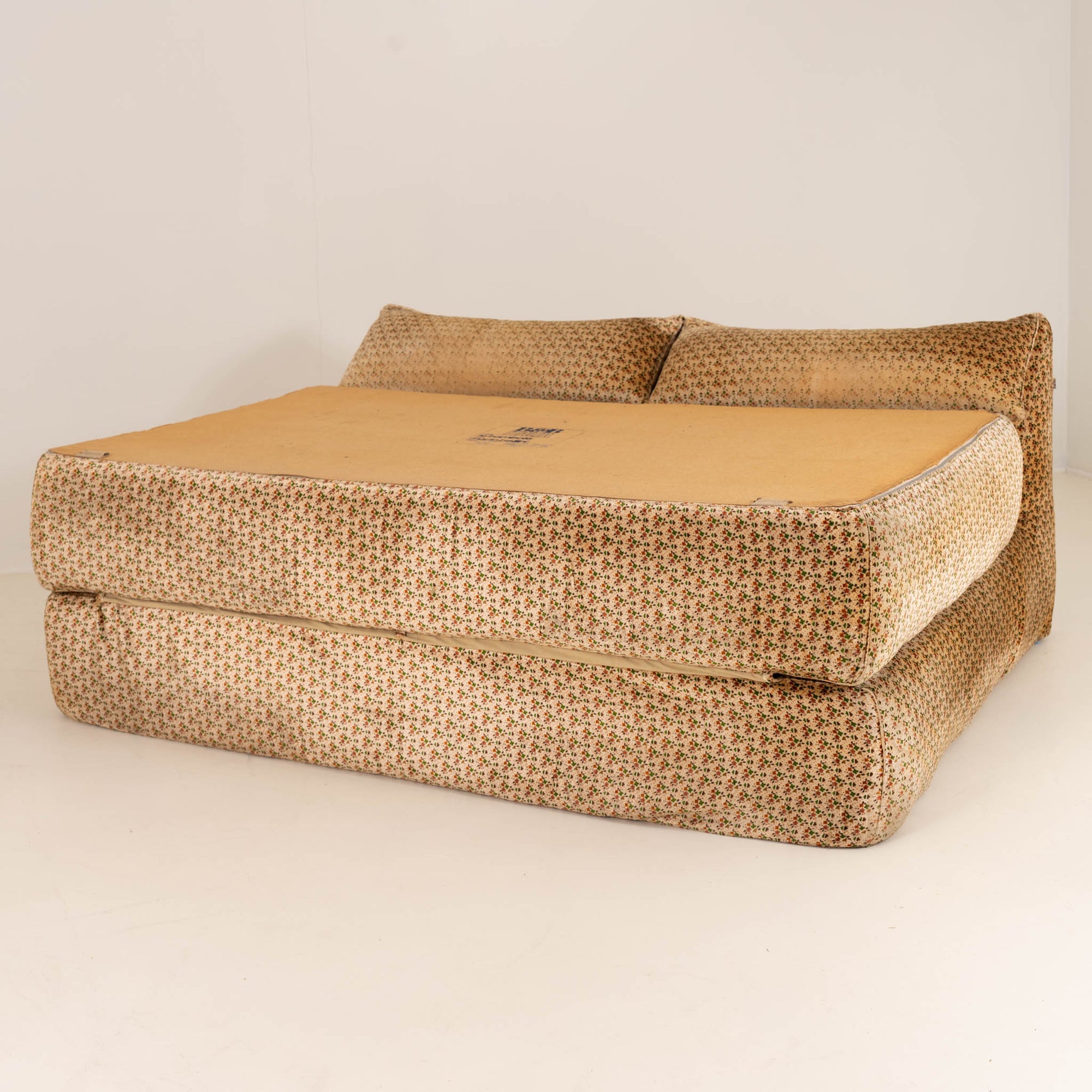 Vintage Bamboletto Daybed by Mario Bellini for B&B Italia, 1975 — Signed, Original Upholstery