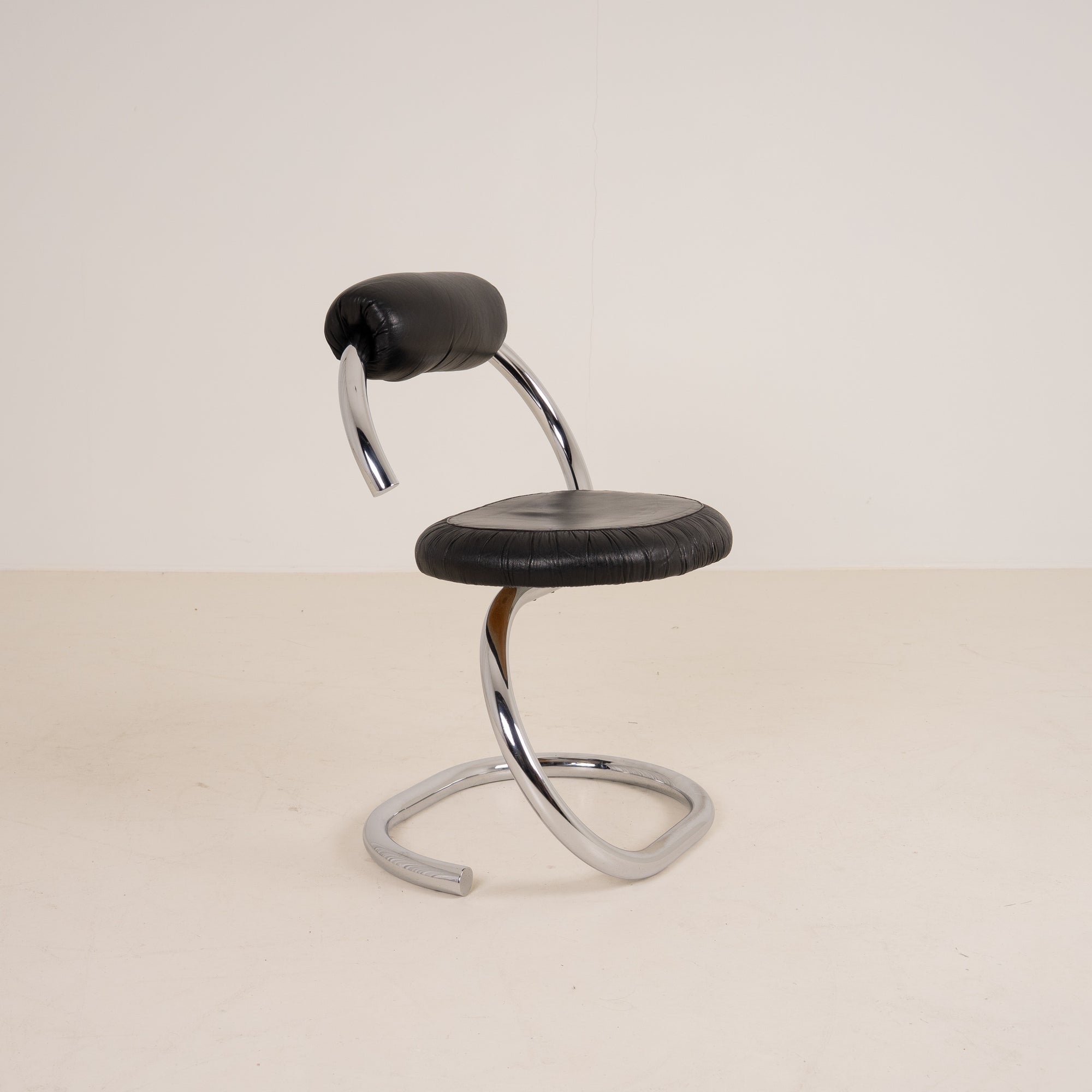 Set of 6 “Cobra” dining chairs by Giotto Stoppino