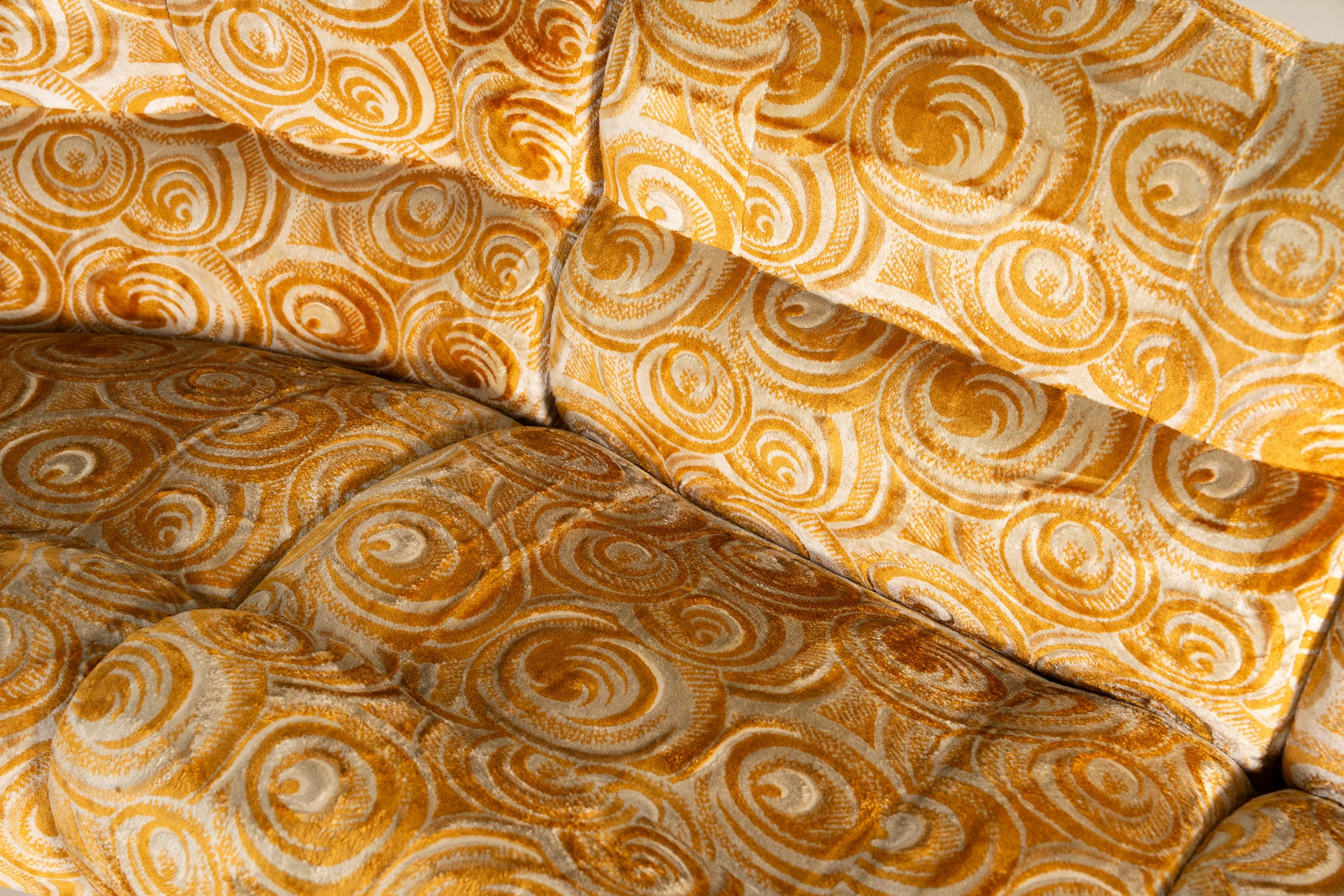 MODULAIRE JAREN 70 GEBOGEN BANK 