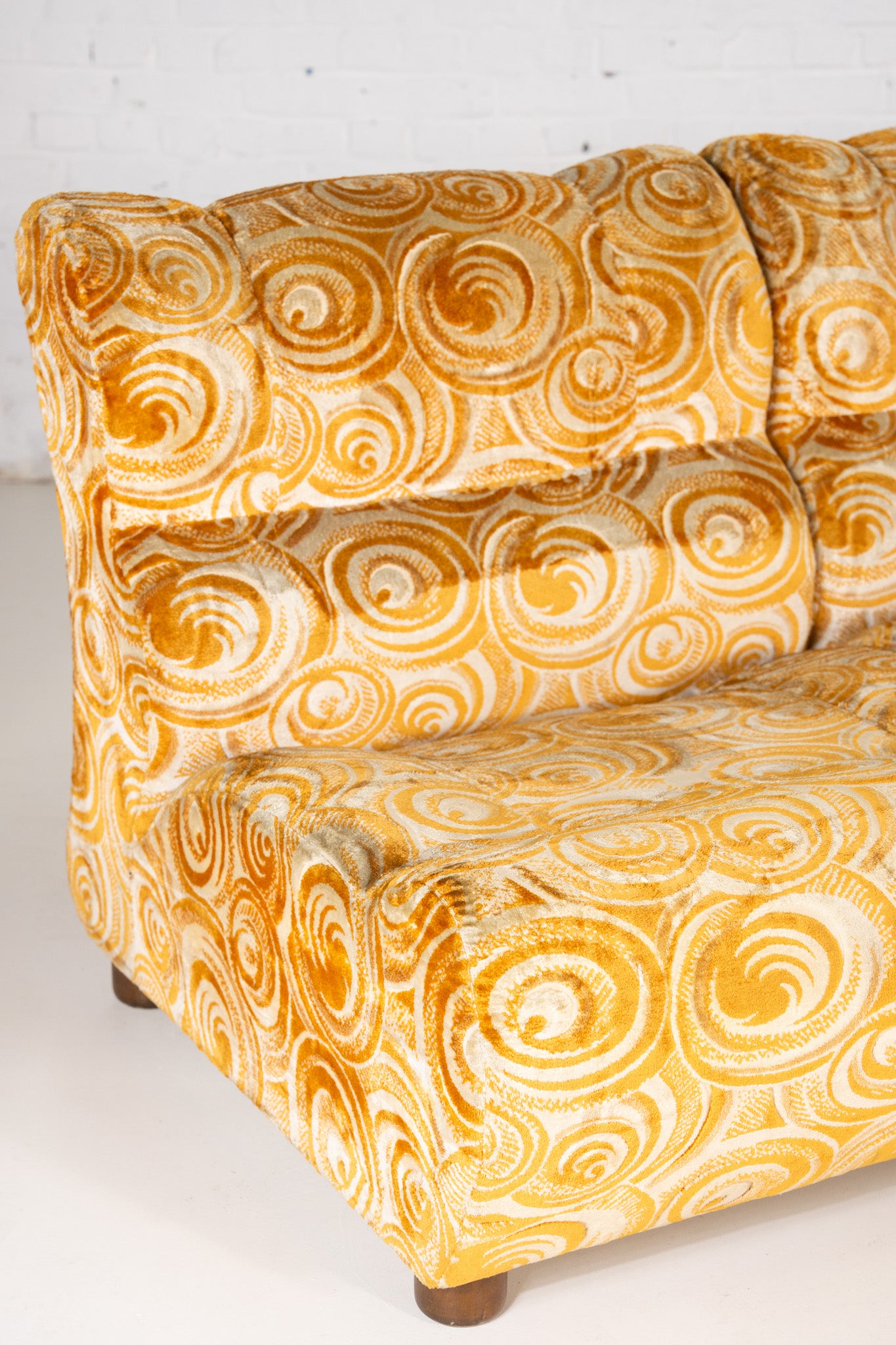 MODULAIRE JAREN 70 GEBOGEN BANK 