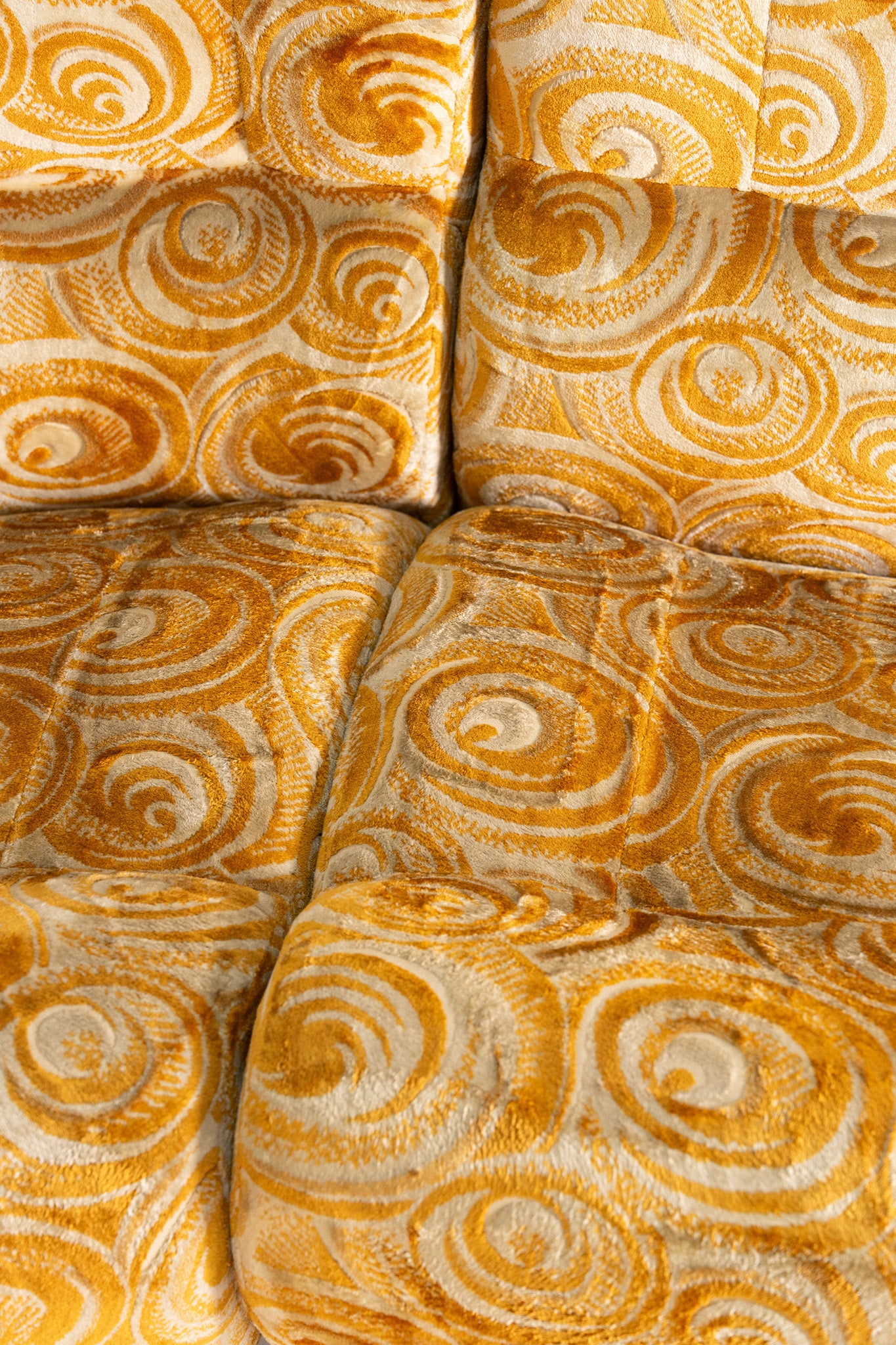 MODULAIRE JAREN 70 GEBOGEN BANK 